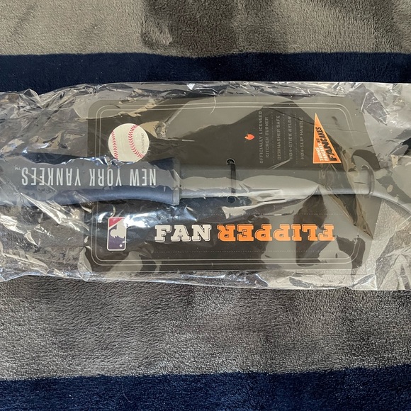 Officially-licensed MLB New York Yankees Fan Flipper Spatula - Picture 6 of 8